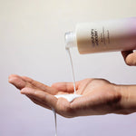 Carregar imagem no visualizador da galeria, Haruharu Wonder Black Rice Probiotics Barrier Essence applied to hand