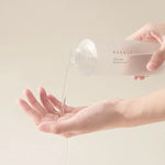 Carregar imagem no visualizador da galeria, Needly Daily Toner poured into hand